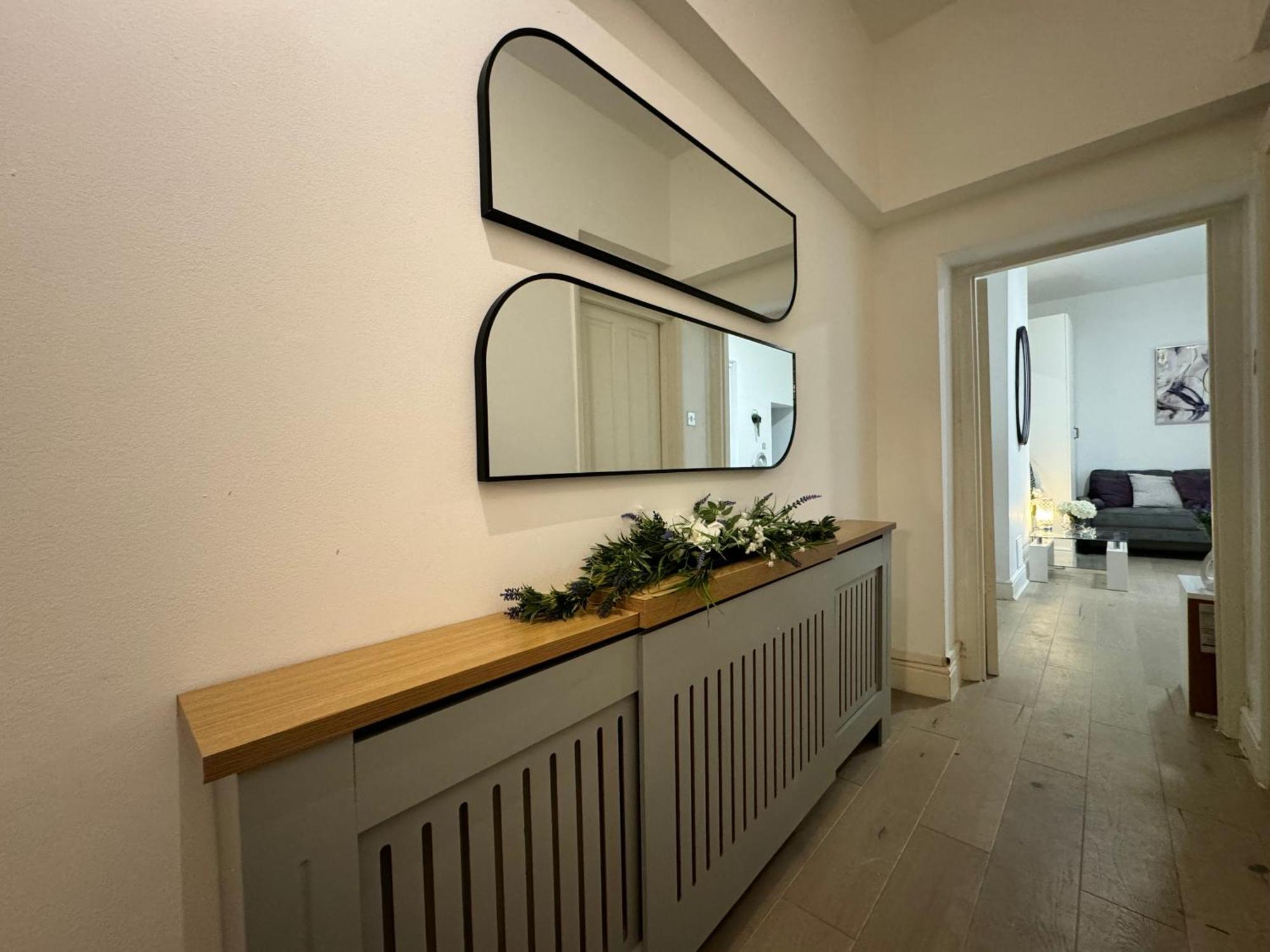 Stunning Newly Refurbished With A Private Courtyard To Enjoy! Appartamento Londra
